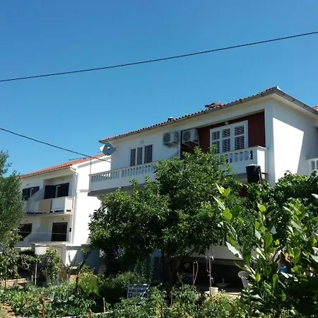 Mit Mehreren Balkonen In Strandnaehe By Interhome شقة